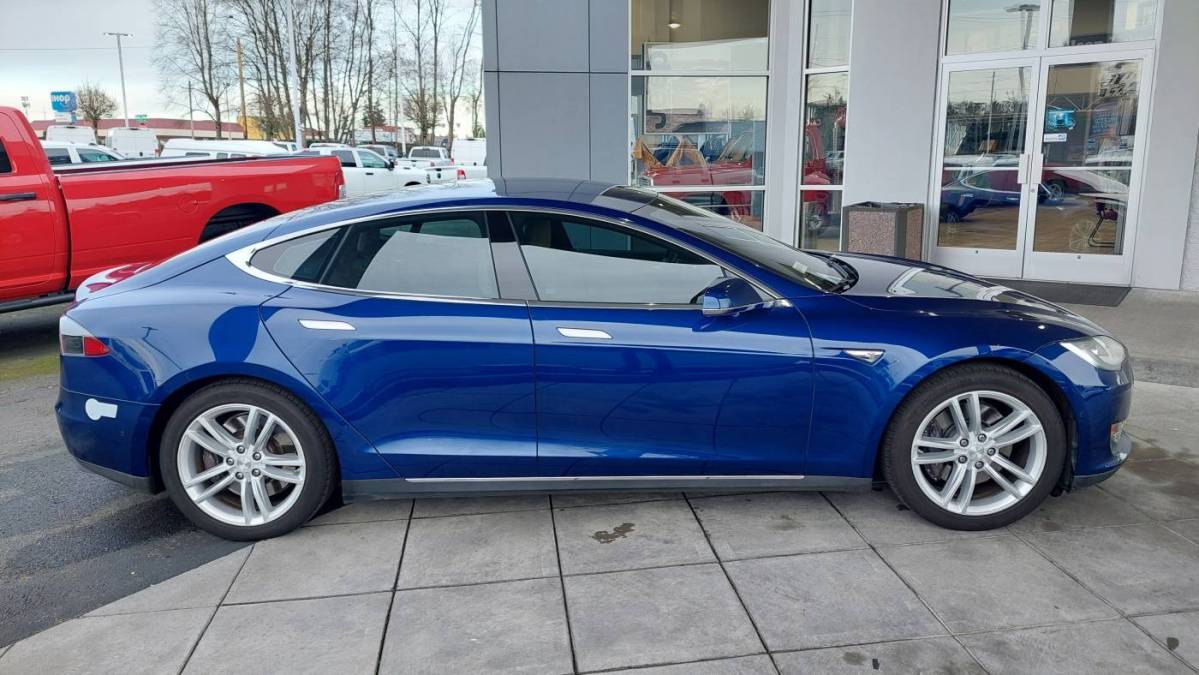 2016 Tesla Model S 5YJSA1E10GF130336