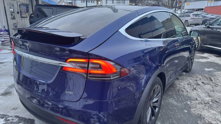 2018 Tesla Model X 5YJXCAE29JF104110