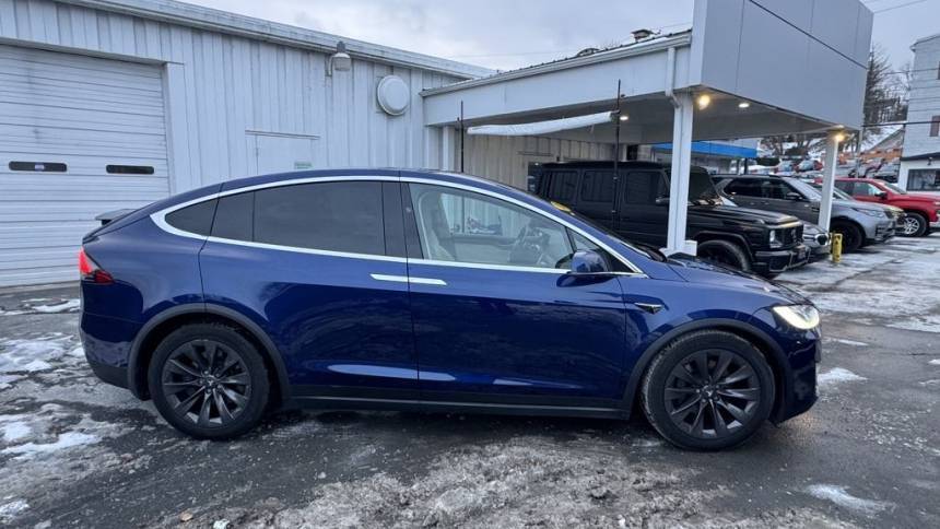 2018 Tesla Model X 5YJXCAE29JF104110