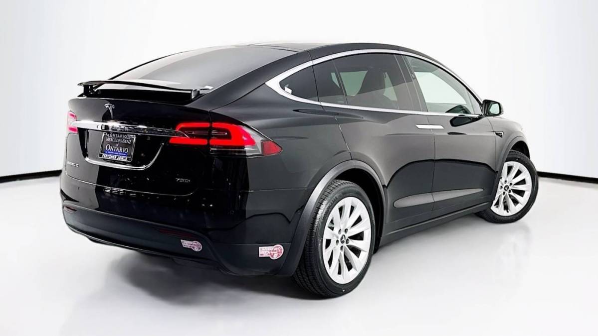 2017 Tesla Model X 5YJXCBE28HF066143