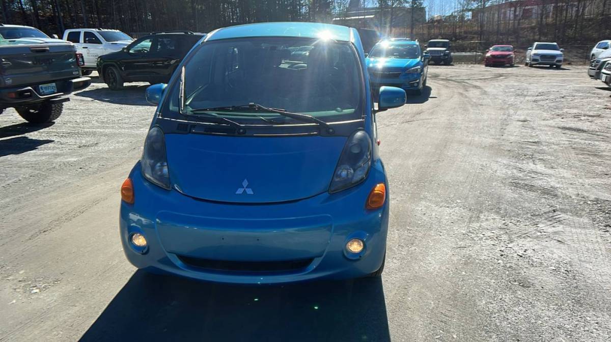 2014 Mitsubishi i-MiEV - Images - 2