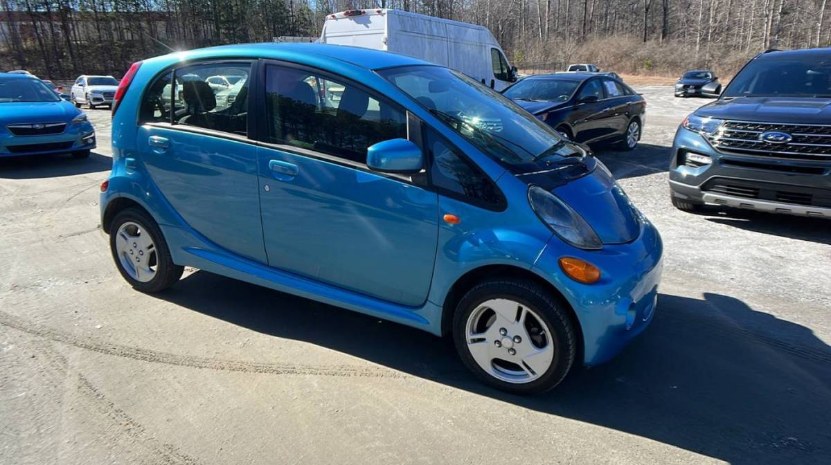 2014 Mitsubishi i-MiEV - Images - 3