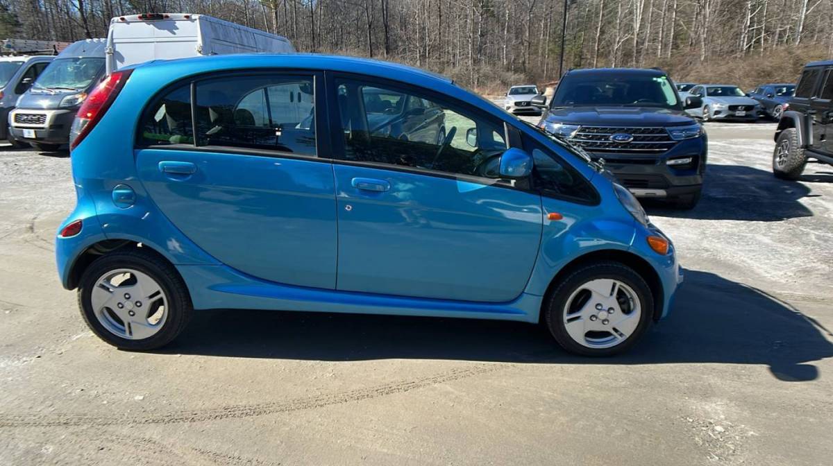 2014 Mitsubishi i-MiEV - Images - 4