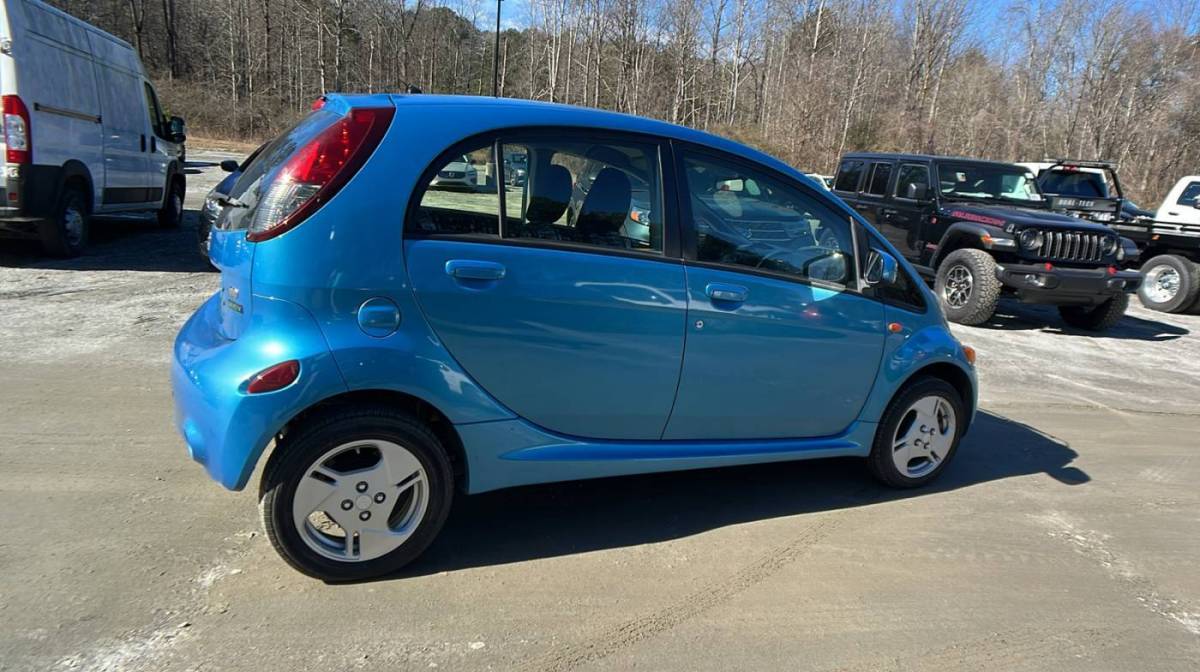 2014 Mitsubishi i-MiEV - Images - 5