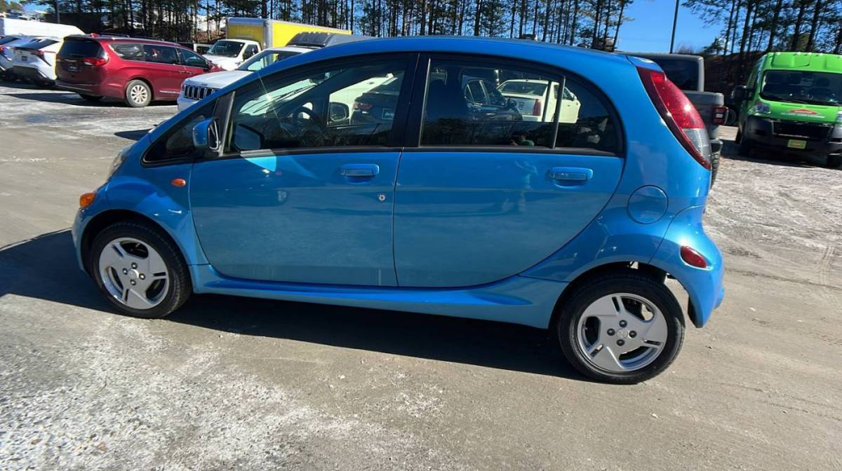 2014 Mitsubishi i-MiEV - Images - 8
