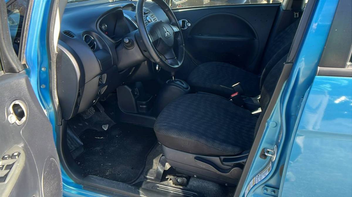 2014 Mitsubishi i-MiEV - Images - 12