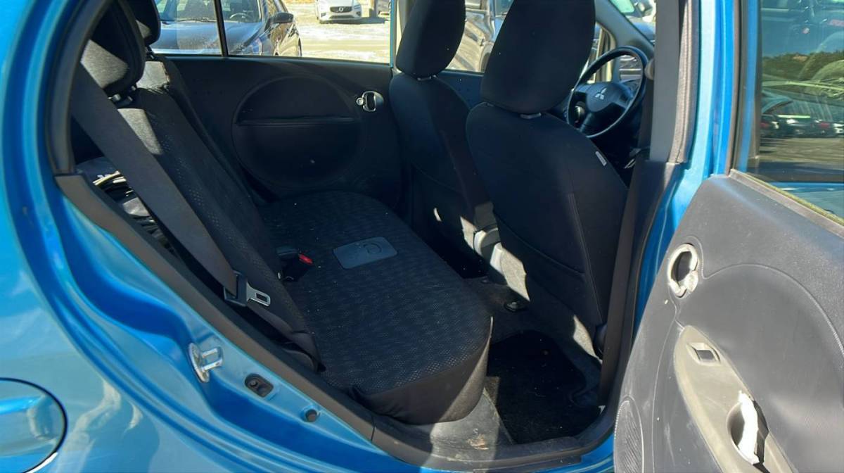 2014 Mitsubishi i-MiEV - Images - 16