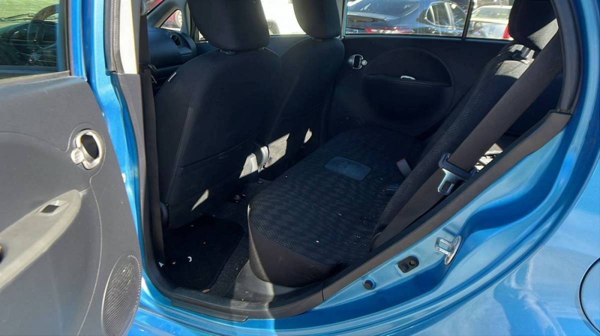 2014 Mitsubishi i-MiEV - Images - 18