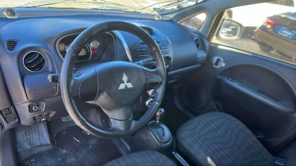 2014 Mitsubishi i-MiEV - Images - 19