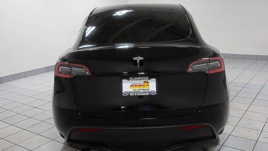 2021 Tesla Model Y 5YJYGDED2MF124313