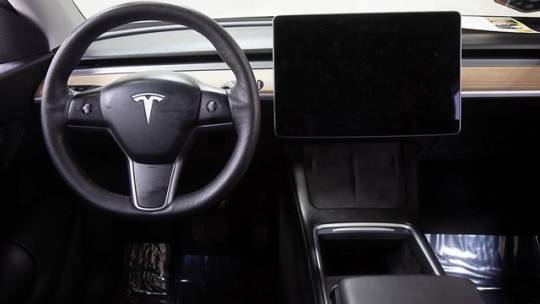 2021 Tesla Model Y 5YJYGDED2MF124313