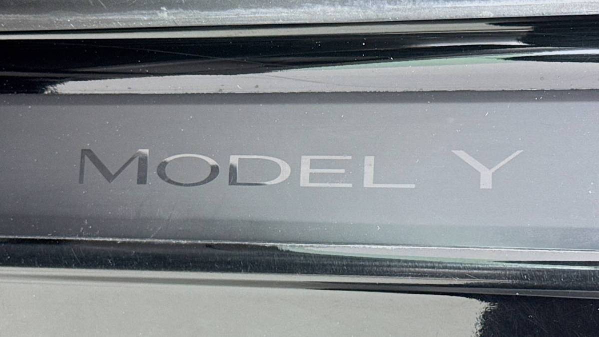 2021 Tesla Model Y 5YJYGAEE7MF271394