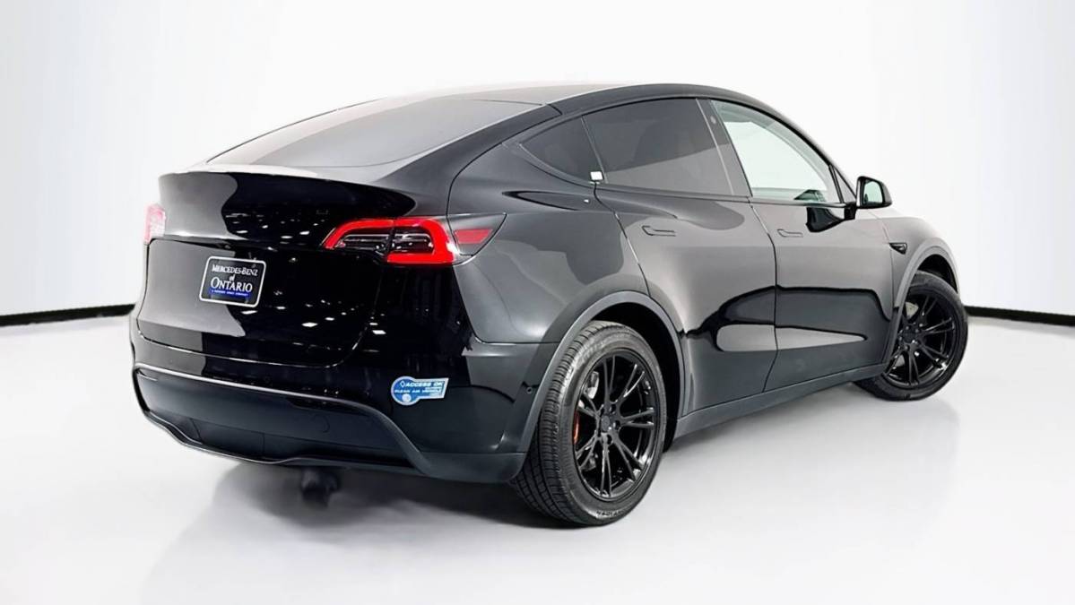 2021 Tesla Model Y 5YJYGAEE7MF271394