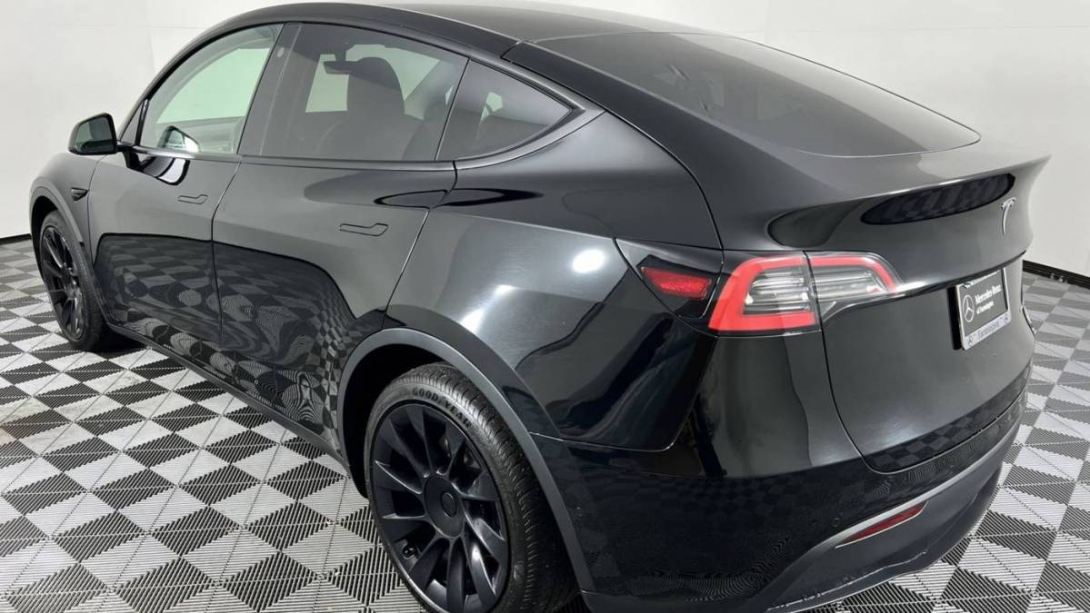 2021 Tesla Model Y 5YJYGDEE2MF070763