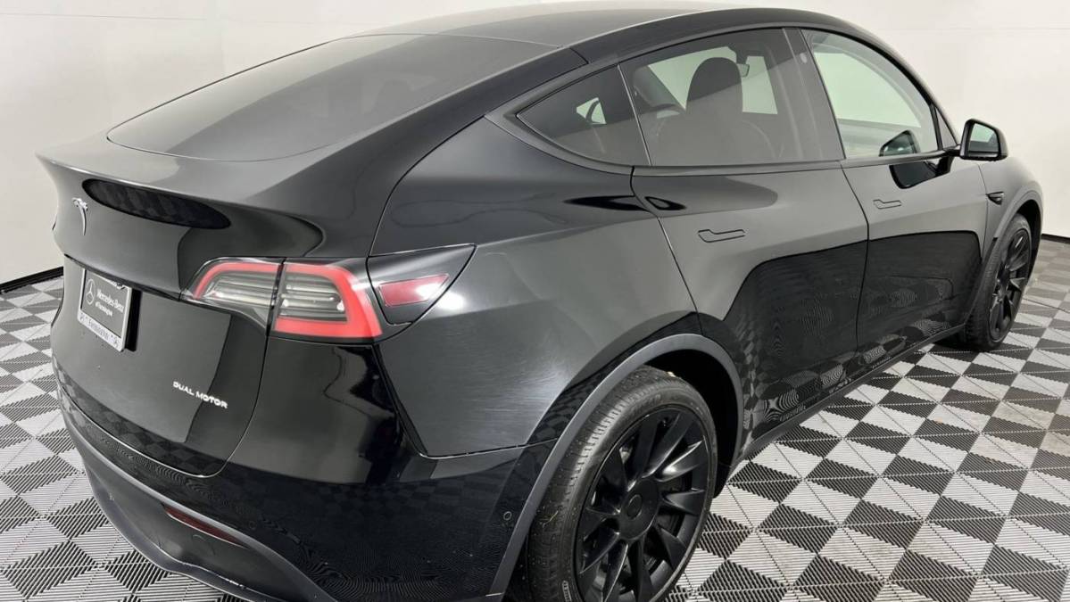 2021 Tesla Model Y 5YJYGDEE2MF070763