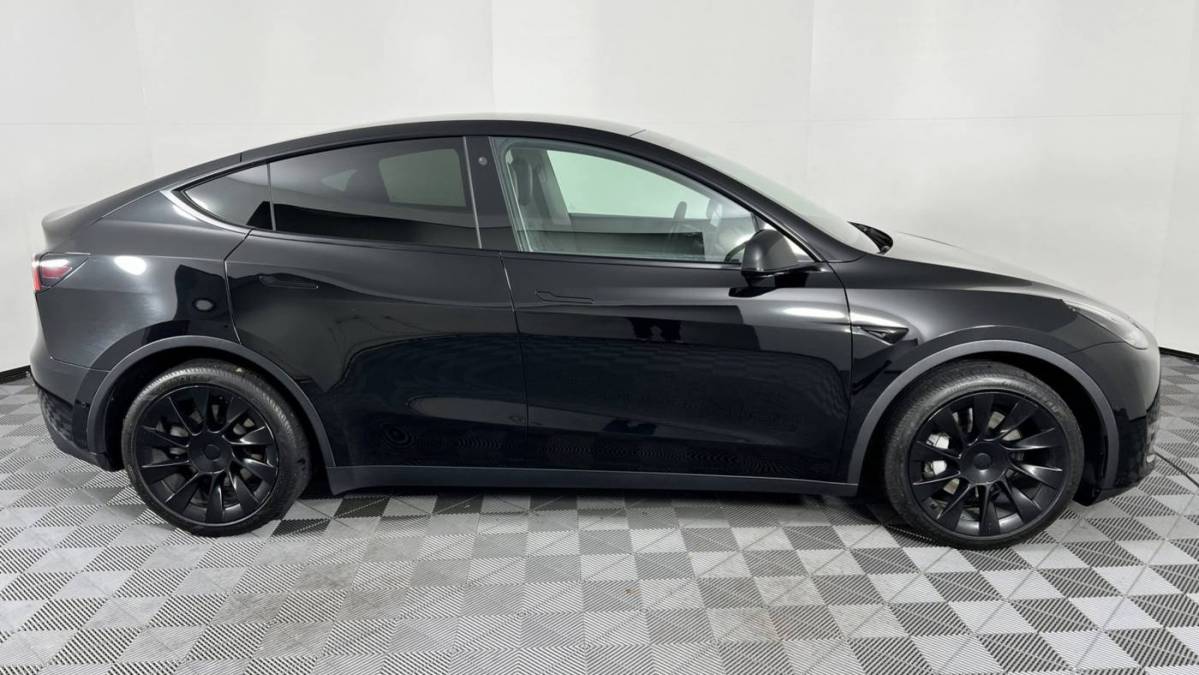 2021 Tesla Model Y 5YJYGDEE2MF070763