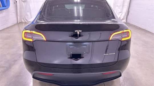 2024 Tesla Model Y 7SAYGDEE9RA229401