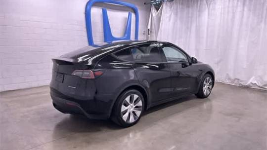 2024 Tesla Model Y 7SAYGDEE9RA229401