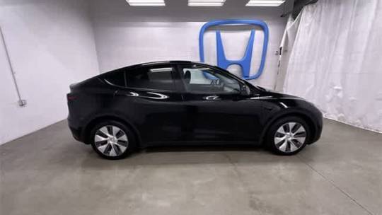 2024 Tesla Model Y 7SAYGDEE9RA229401