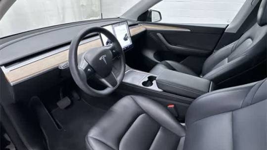 2024 Tesla Model Y 7SAYGDEE9RA229401