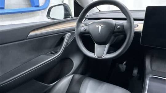 2024 Tesla Model Y 7SAYGDEE9RA229401