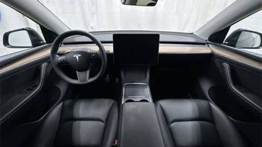 2024 Tesla Model Y 7SAYGDEE9RA229401