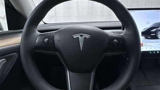 2024 Tesla Model Y 7SAYGDEE9RA229401