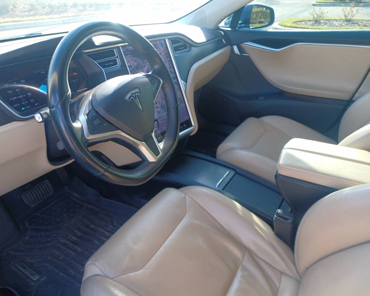 2017 Tesla Model S 5YJSA1E16HF203050