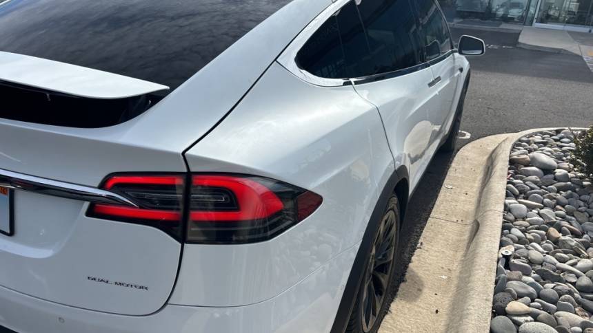 2019 Tesla Model X 5YJXCDE20KF193830