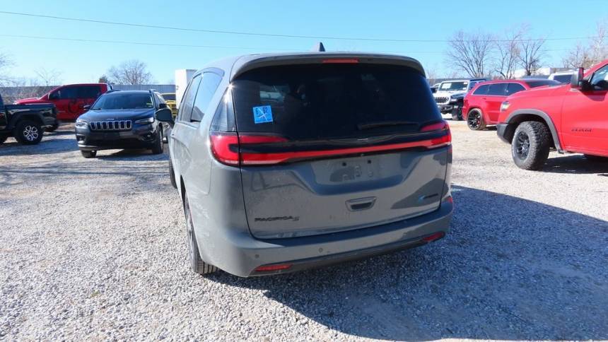 2022 Chrysler Pacifica 2C4RC1L75NR173555