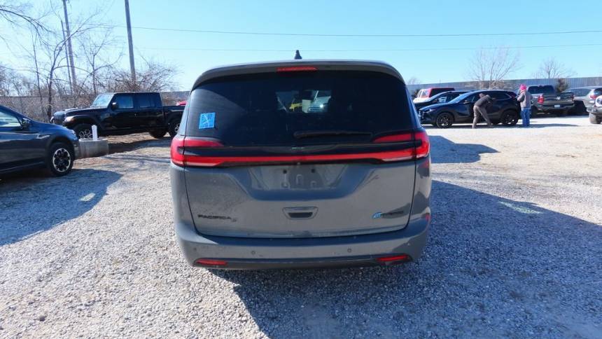 2022 Chrysler Pacifica 2C4RC1L75NR173555