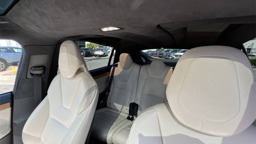 2019 Tesla Model X 5YJXCDE24KF211536