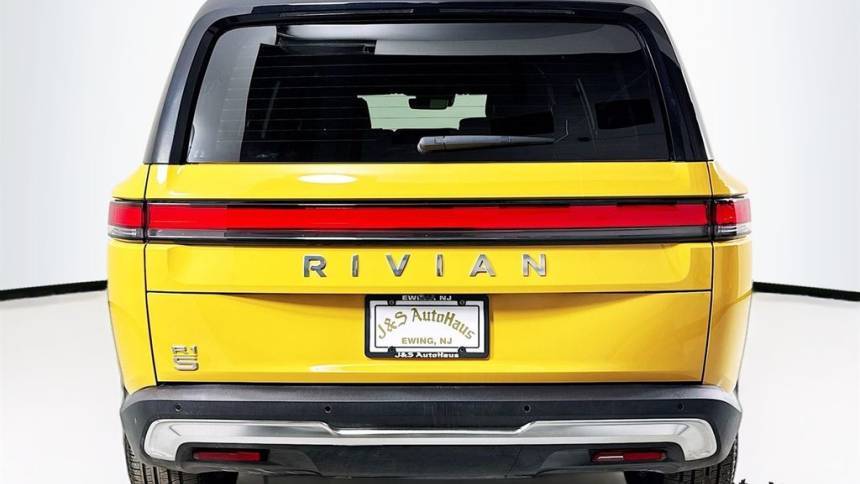 2023 Rivian R1S 7PDSGABA1PN028279