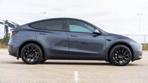 2024 Tesla Model Y 7SAYGDEE8RF025904