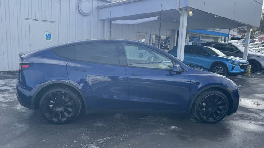 2021 Tesla Model Y 5YJYGAEE3MF285213