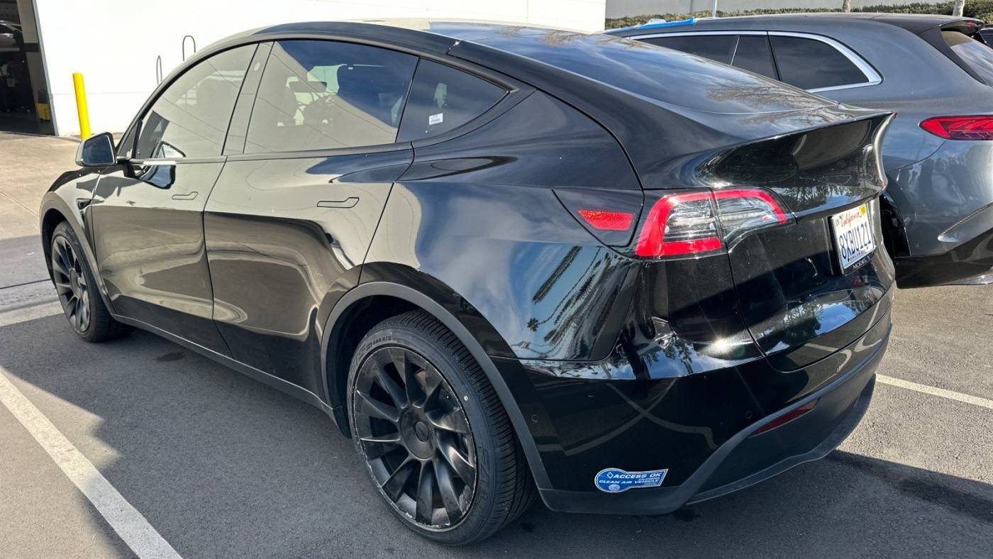 2021 Tesla Model Y 5YJYGDEE8MF217247