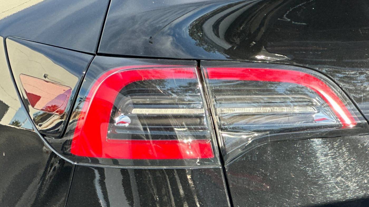 2021 Tesla Model Y 5YJYGDEE8MF217247