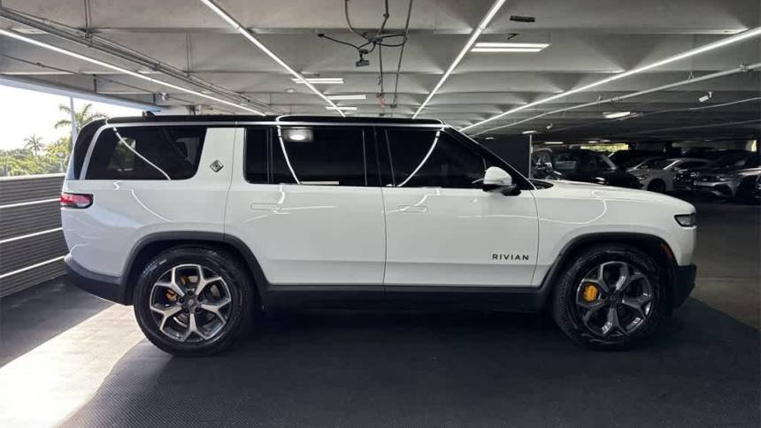 2023 Rivian R1S 7PDSGABA7PN024432