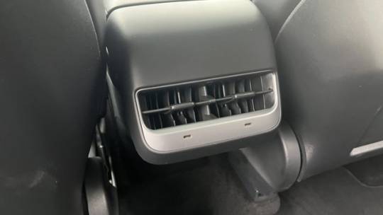2021 Tesla Model Y 5YJYGDEE0MF218828