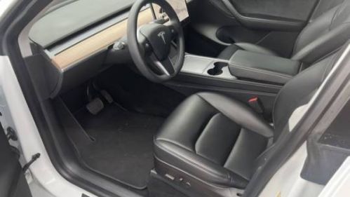 2021 Tesla Model Y 5YJYGDEE0MF218828