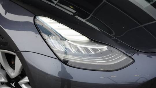 2018 Tesla Model 3 5YJ3E1EB9JF132322