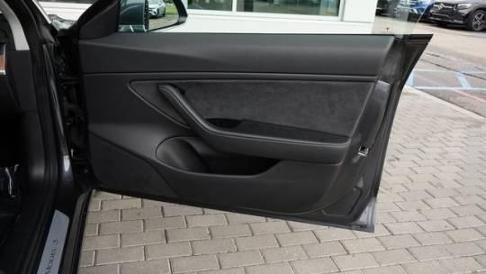 2018 Tesla Model 3 5YJ3E1EB9JF132322