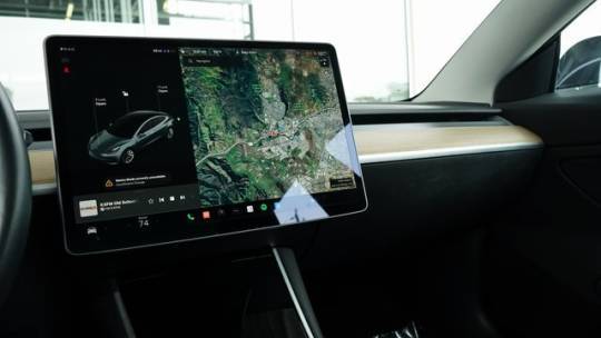 2018 Tesla Model 3 5YJ3E1EB9JF132322