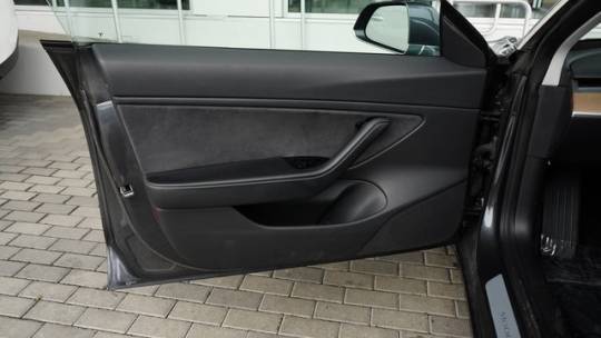 2018 Tesla Model 3 5YJ3E1EB9JF132322