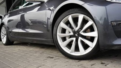 2018 Tesla Model 3 5YJ3E1EB9JF132322