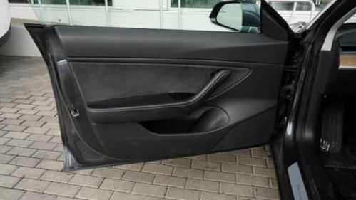 2018 Tesla Model 3 5YJ3E1EB9JF132322