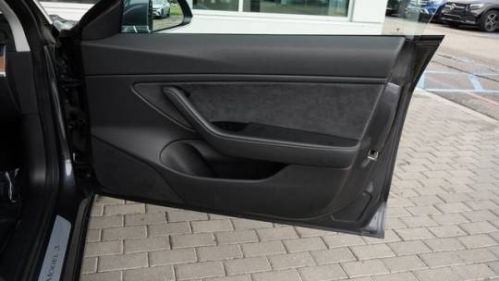 2018 Tesla Model 3 5YJ3E1EB9JF132322