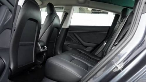 2018 Tesla Model 3 5YJ3E1EB9JF132322