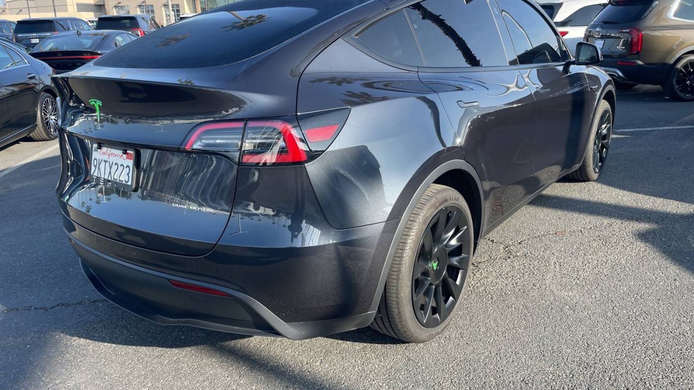 2024 Tesla Model Y 7SAYGDEE6RA218291