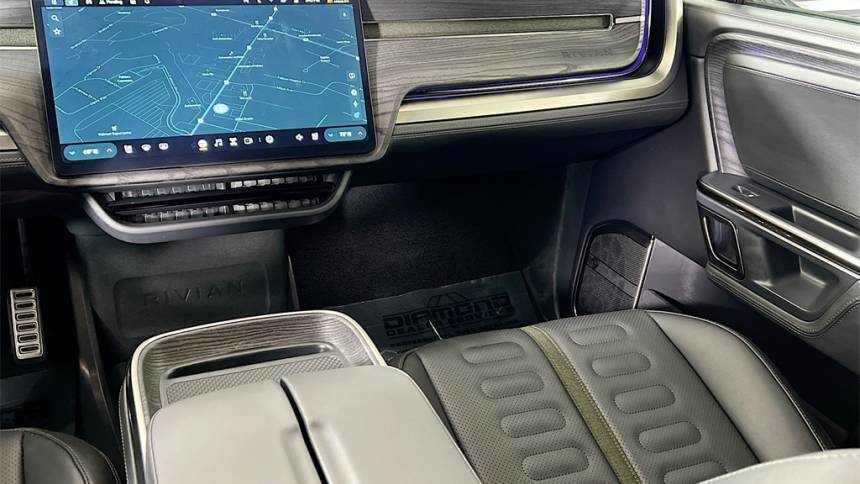 2023 Rivian R1S - Images - 30